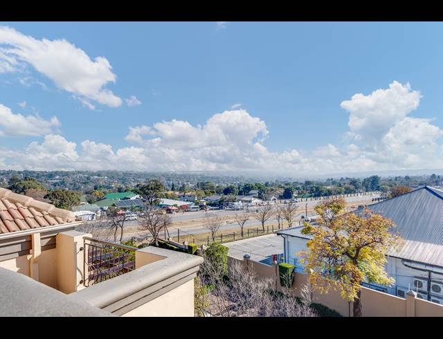 2 BEDROOM APARTMENT FOR SALE IN LONEHILL